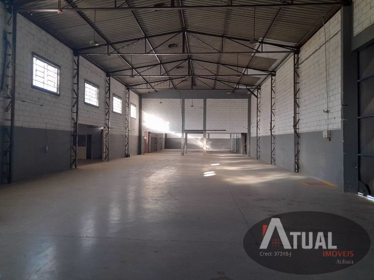 Comercial de 2.300 m² em Atibaia, SP