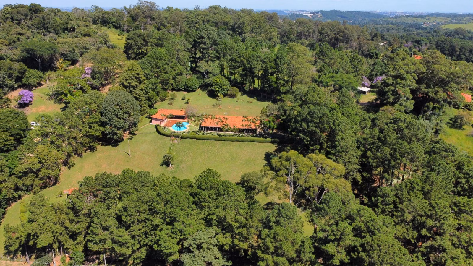 Chácara de 1 ha em Vinhedo, SP