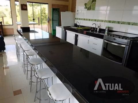 Casa de 600 m² em Piracaia, SP