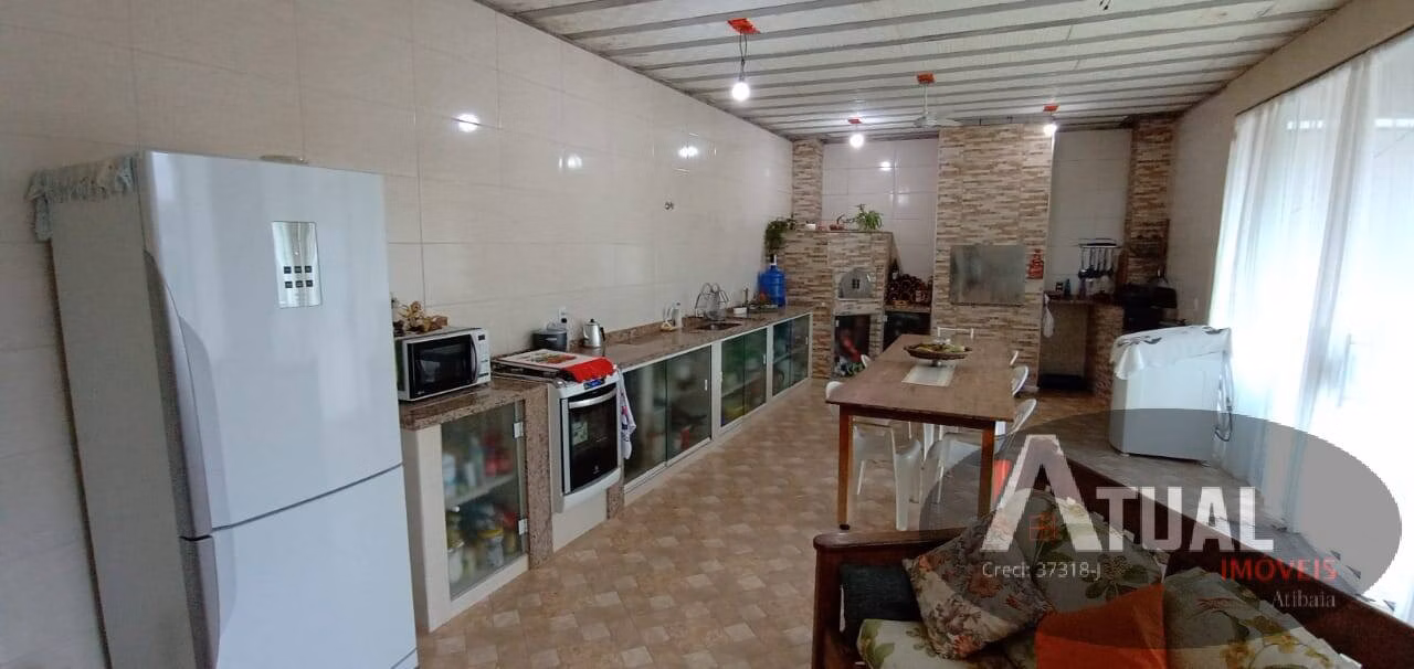 Casa de 576 m² em Mairiporã, SP
