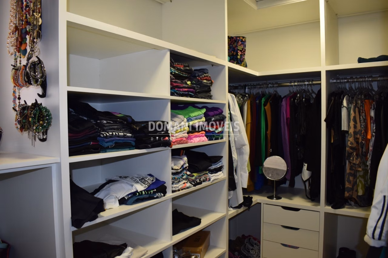 Casa de 1.140 m² em Campos do Jordão, SP