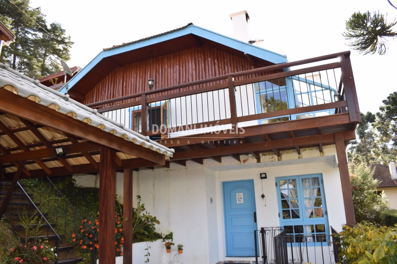 Casa de 1.140 m² em Campos do Jordão, SP