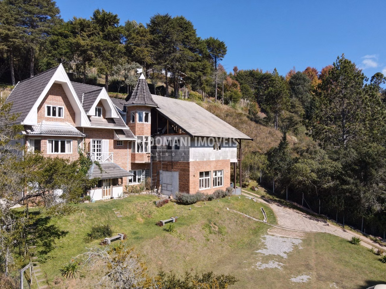 Lodging of 2,010 m² in Campos do Jordão, SP, Brazil