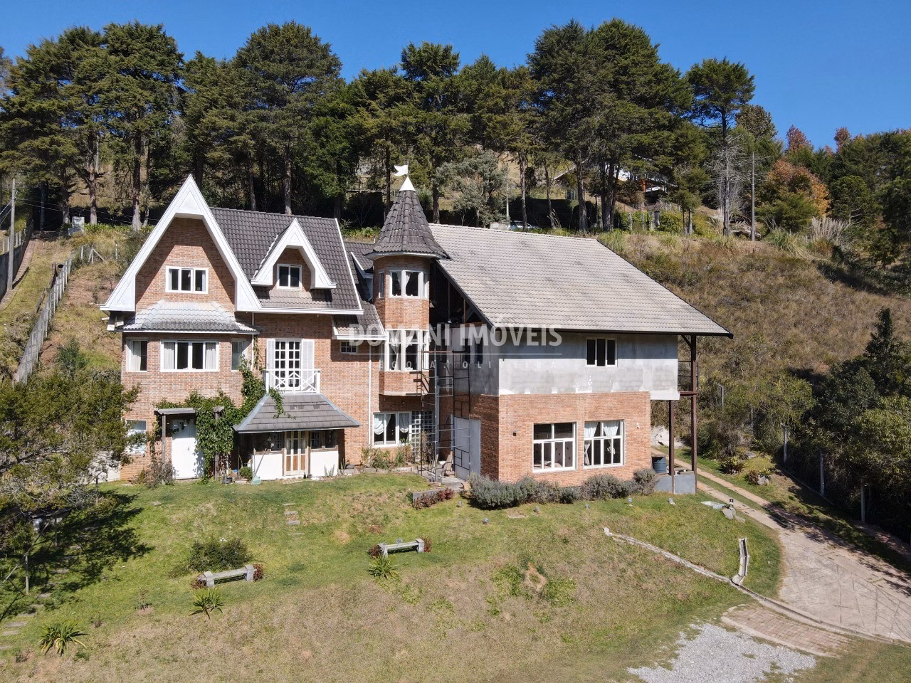 Lodging of 2,010 m² in Campos do Jordão, SP, Brazil