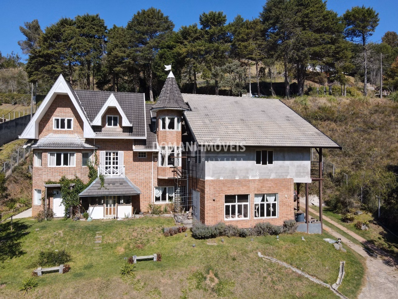 Lodging of 2,010 m² in Campos do Jordão, SP, Brazil