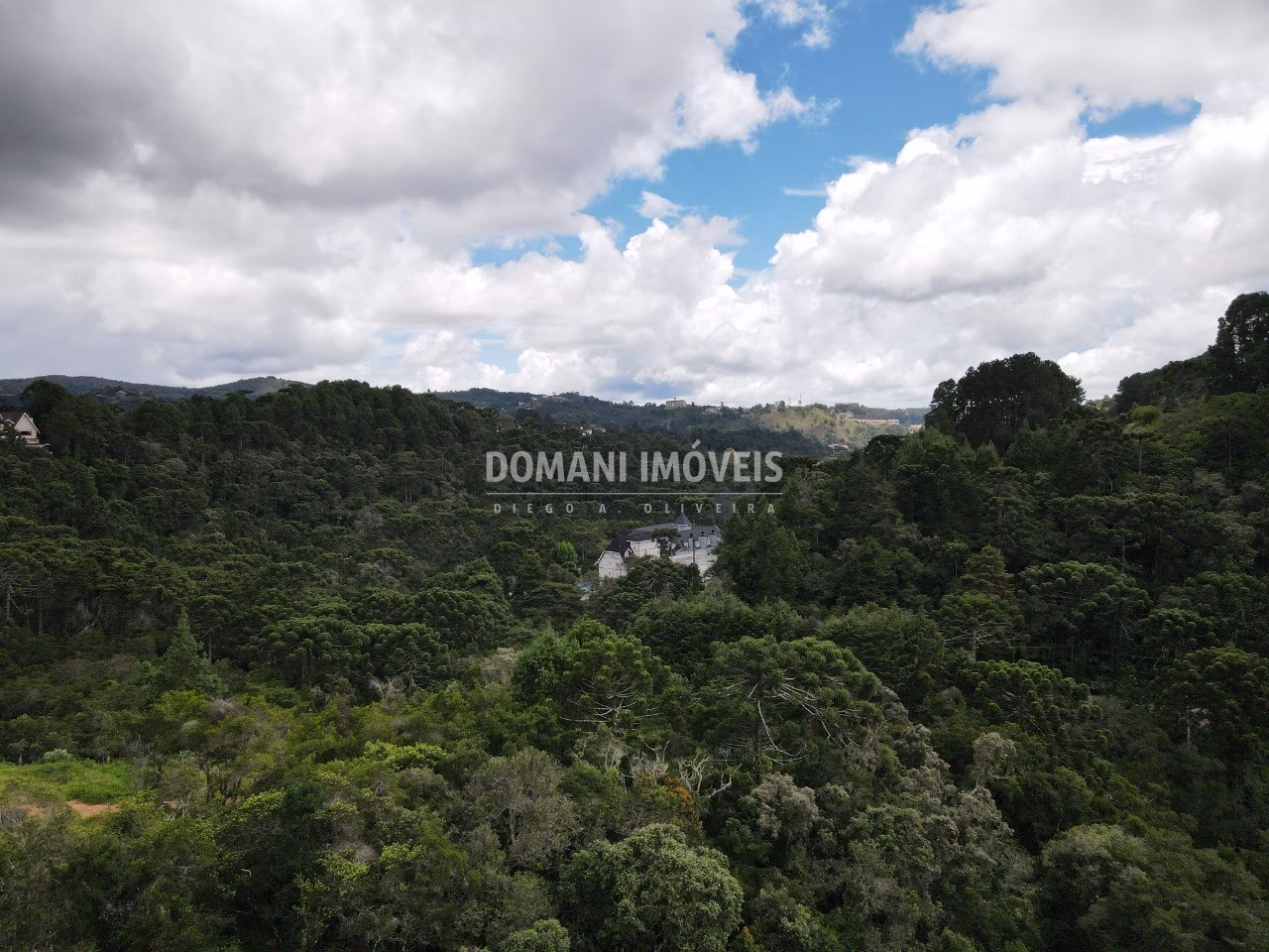 Terreno de 1.990 m² em Campos do Jordão, SP