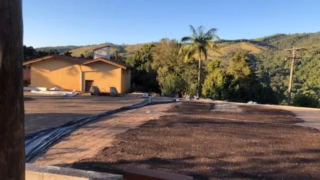 Sítio de 70 ha em Serra Negra, SP