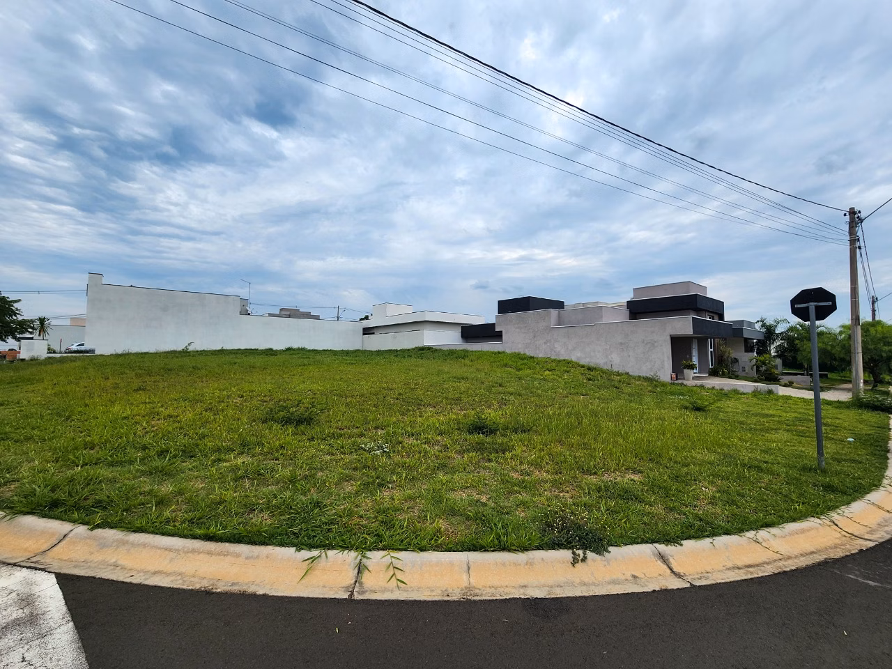 أرض للبيع بمساحة 329 m² في Monte Mor، SP