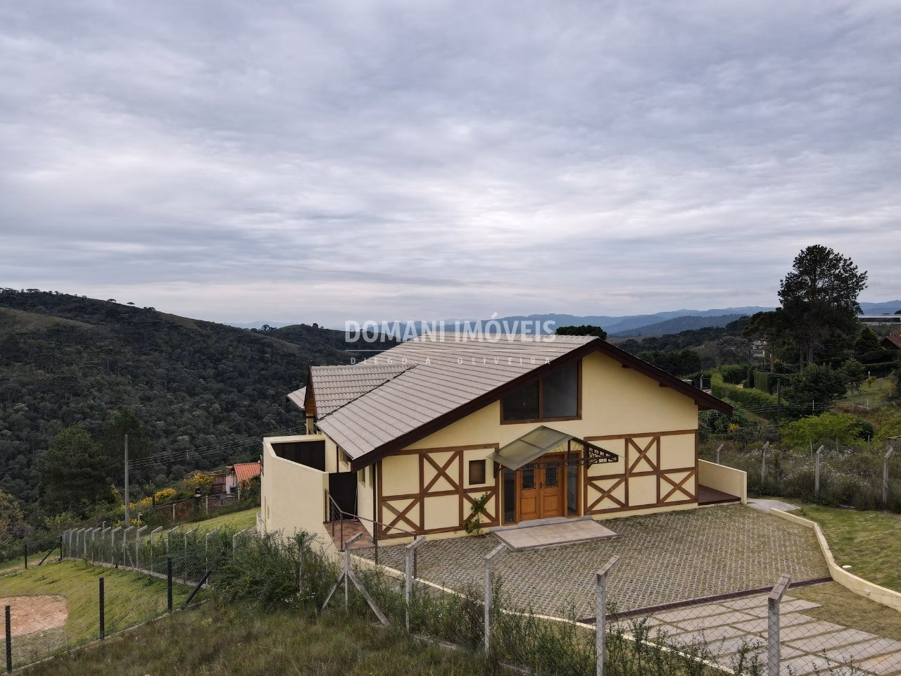 Casa de 1.230 m² em Campos do Jordão, SP