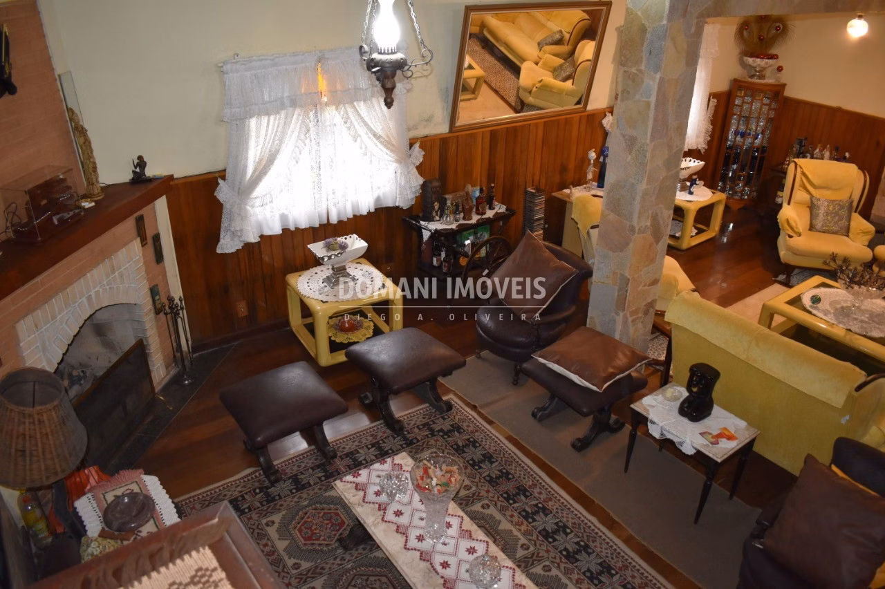 Casa de 2.460 m² em Campos do Jordão, SP