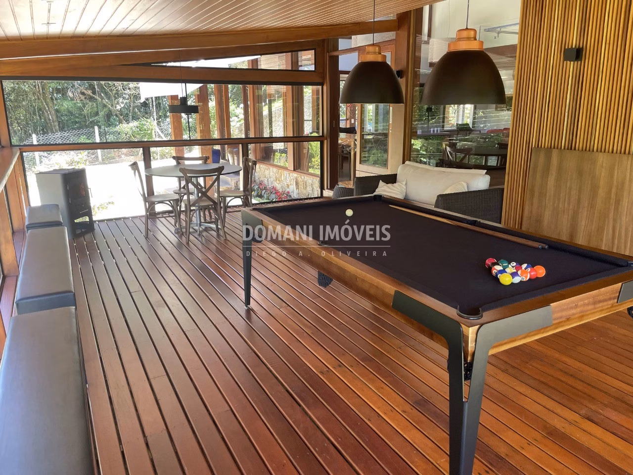 Casa de 1.090 m² em Campos do Jordão, SP