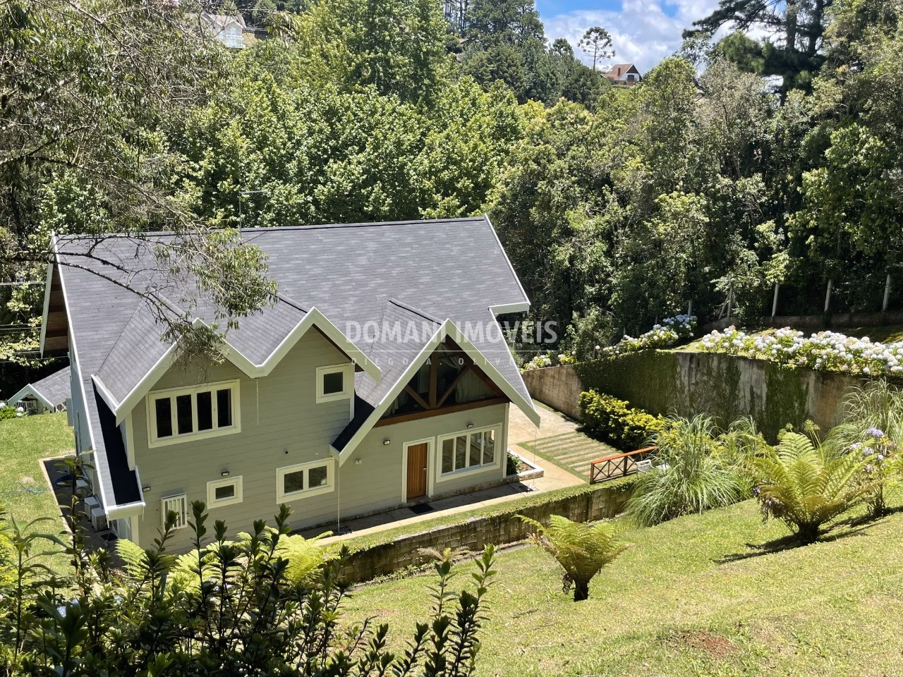 Casa de 1.090 m² em Campos do Jordão, SP
