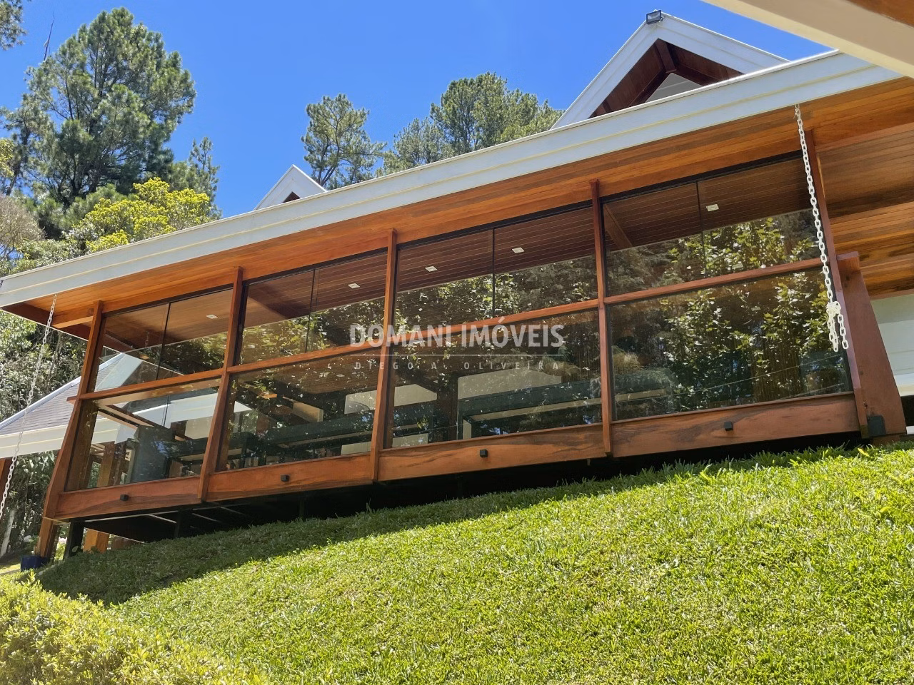 Casa de 1.090 m² em Campos do Jordão, SP