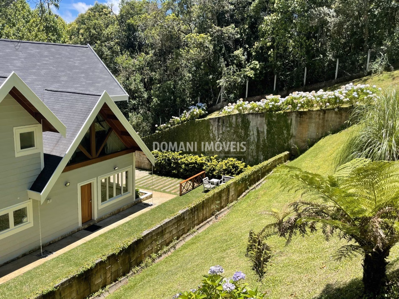 Casa de 1.090 m² em Campos do Jordão, SP