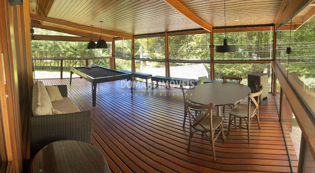 Casa de 1.090 m² em Campos do Jordão, SP
