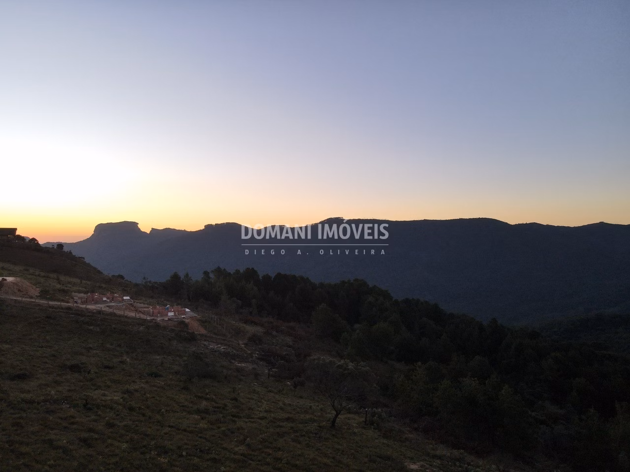 Terreno de 1.565 m² em Campos do Jordão, SP