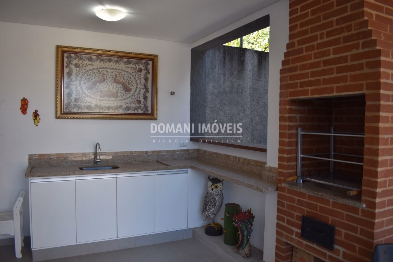 Casa de 690 m² em Campos do Jordão, SP