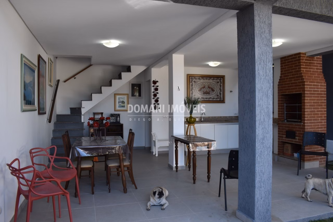 Casa de 690 m² em Campos do Jordão, SP