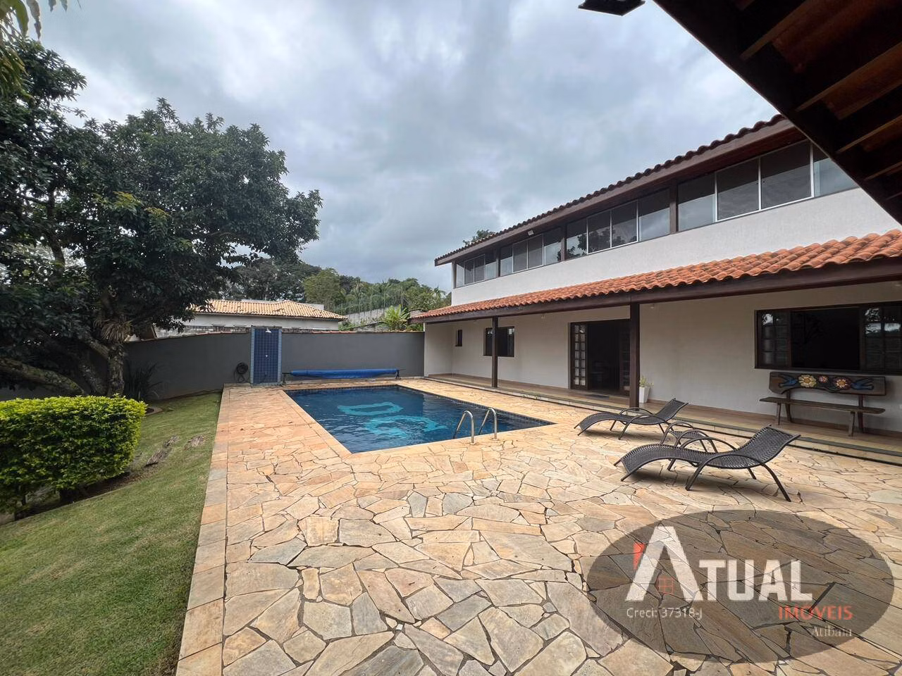 Casa de 800 m² em Piracaia, SP