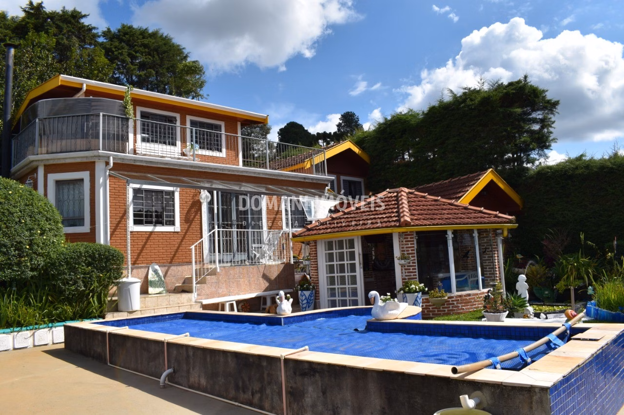 Casa de 1.110 m² em Campos do Jordão, SP
