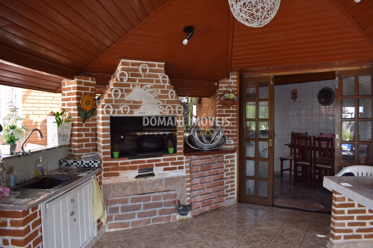Casa de 1.110 m² em Campos do Jordão, SP