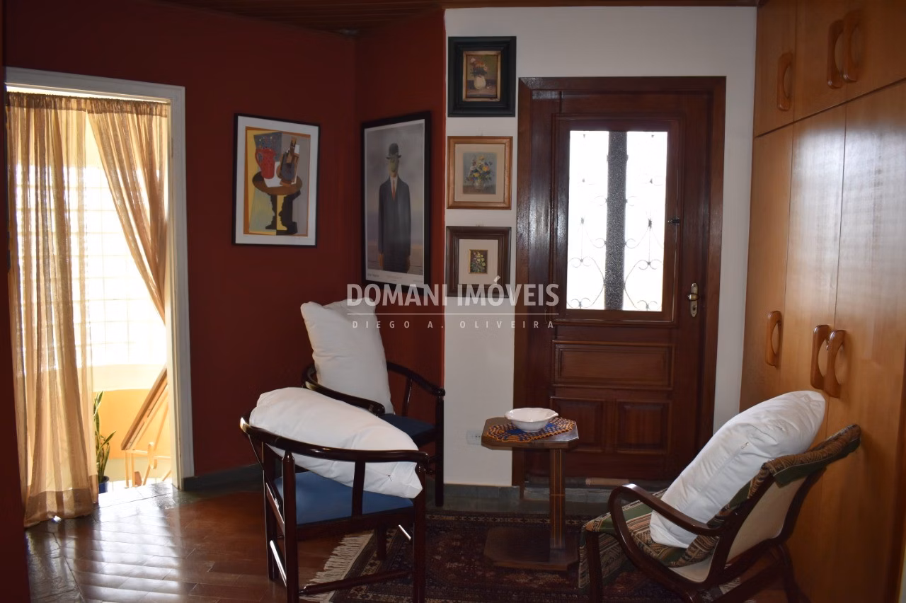Casa de 1.115 m² em Campos do Jordão, SP
