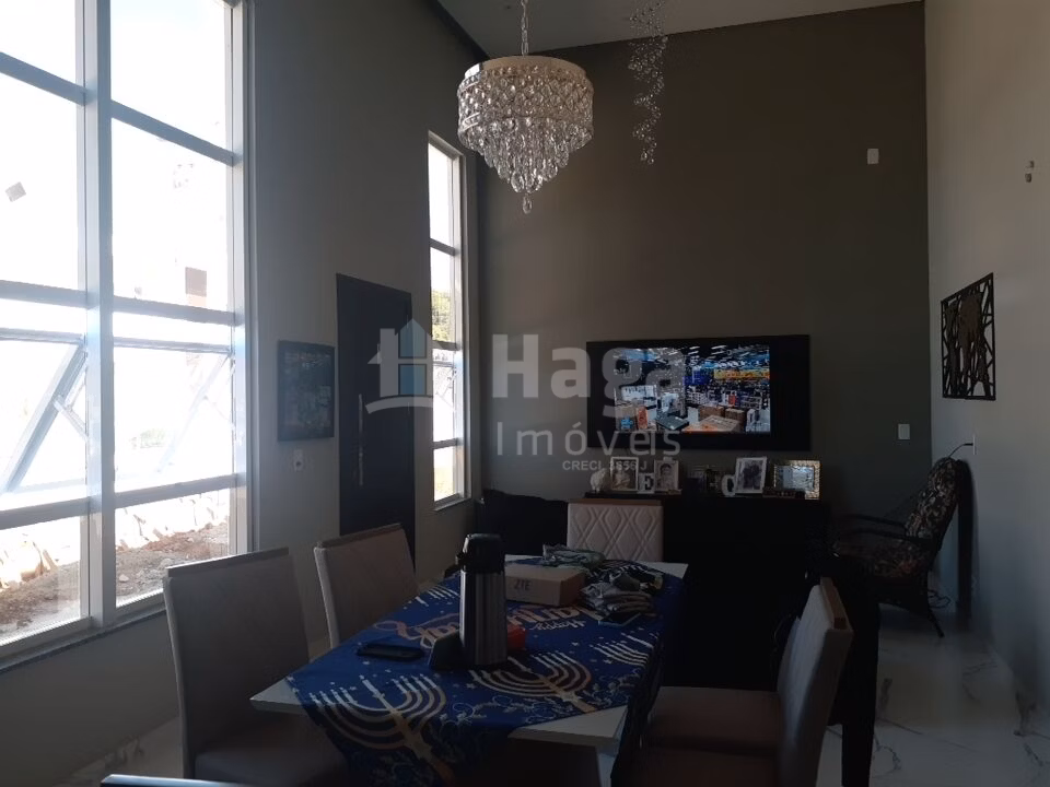 Casa de 304 m² em Guabiruba, SC