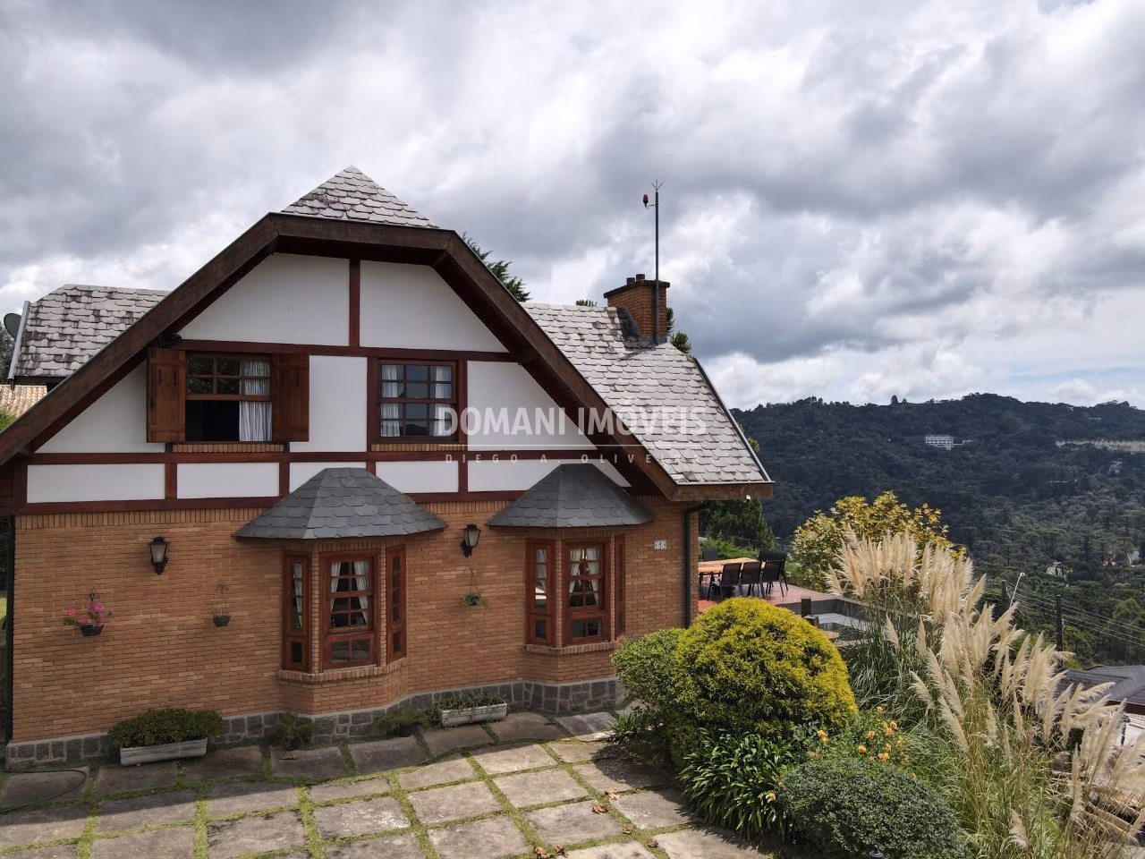 Casa de 1.390 m² em Campos do Jordão, SP