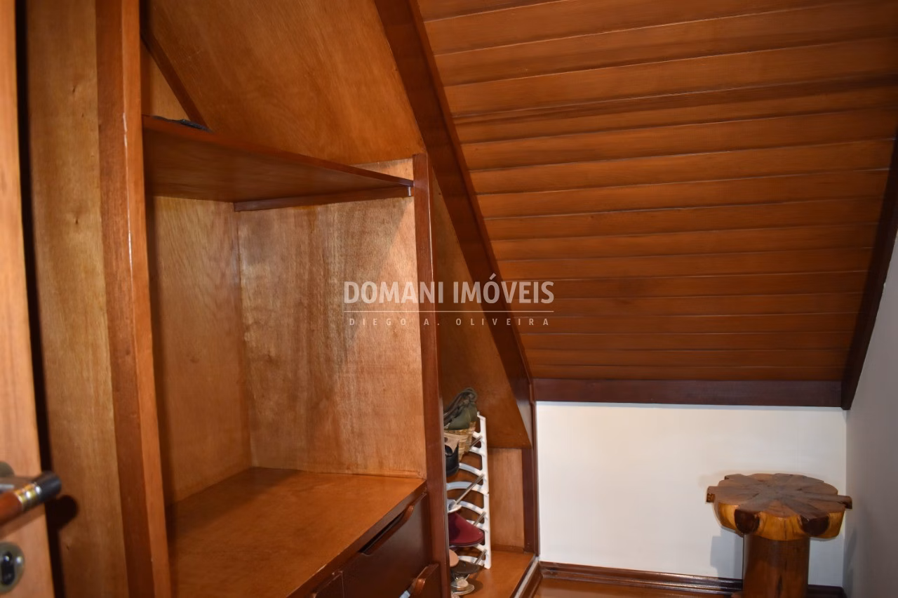 Casa de 1.390 m² em Campos do Jordão, SP