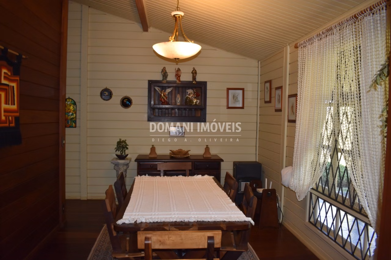 Casa de 1.580 m² em Campos do Jordão, SP