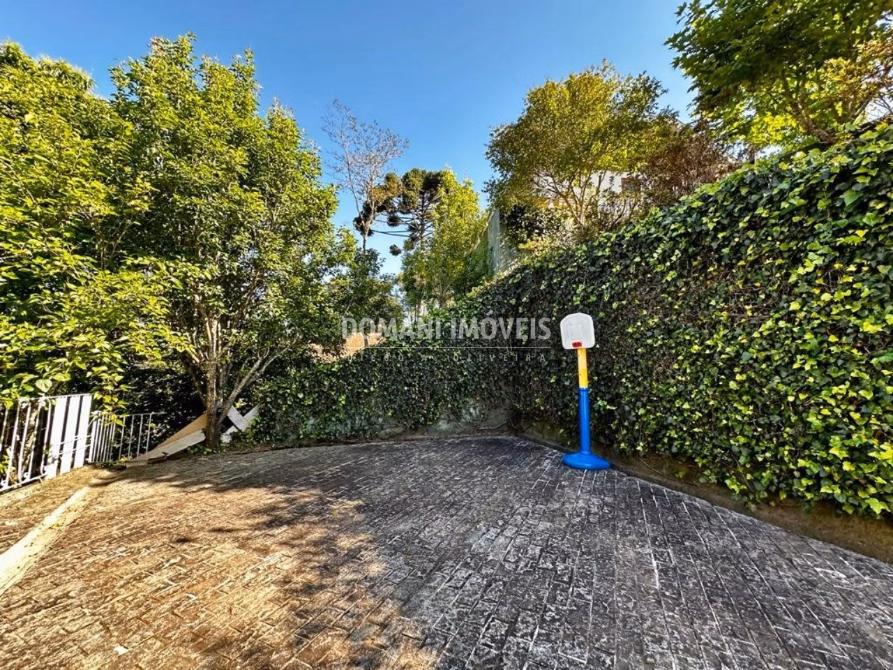 Casa de 1.245 m² em Campos do Jordão, SP
