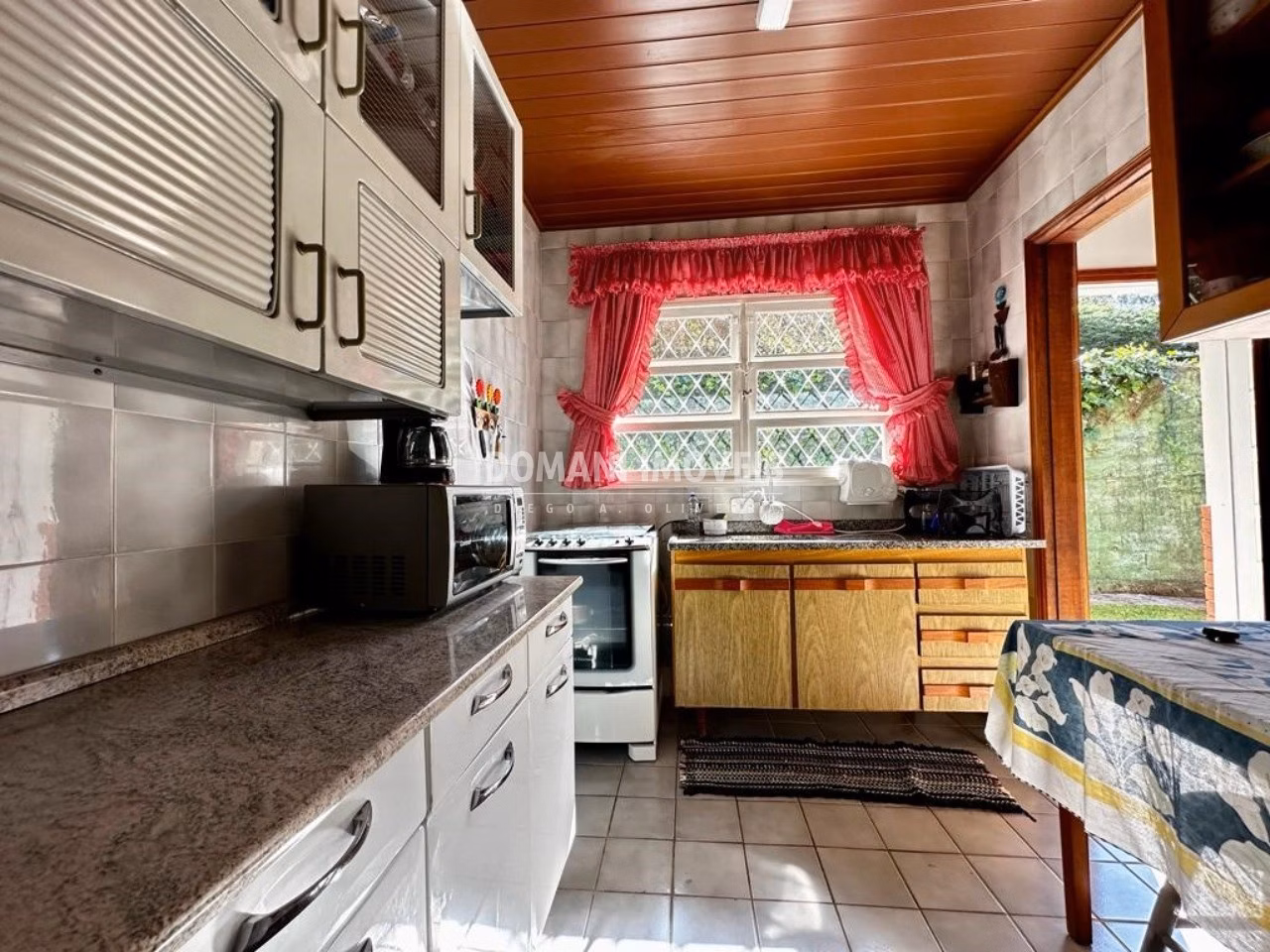 Casa de 1.245 m² em Campos do Jordão, SP