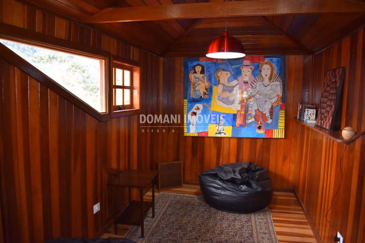 Casa de 1.430 m² em Campos do Jordão, SP