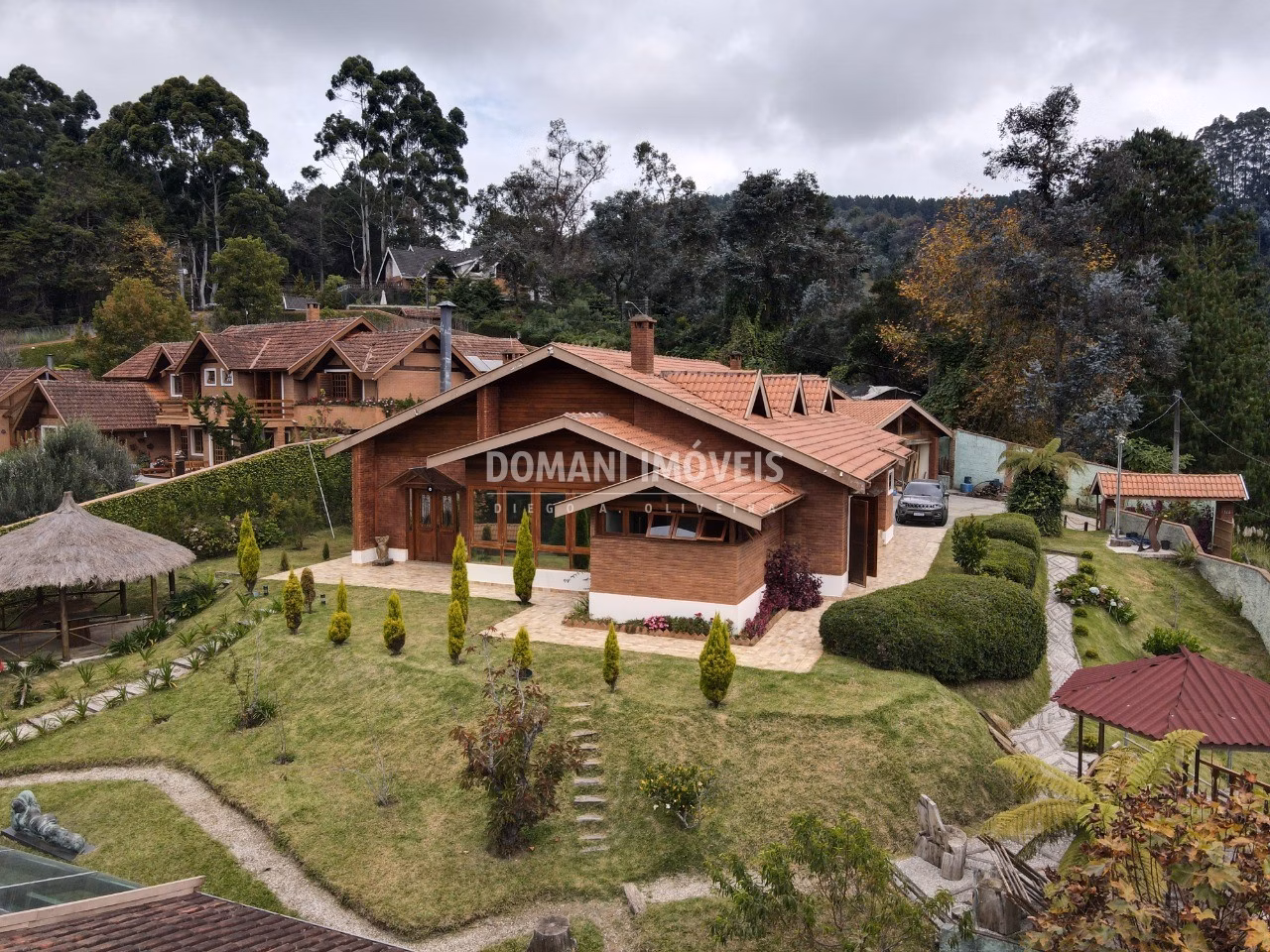 Casa de 1.430 m² em Campos do Jordão, SP