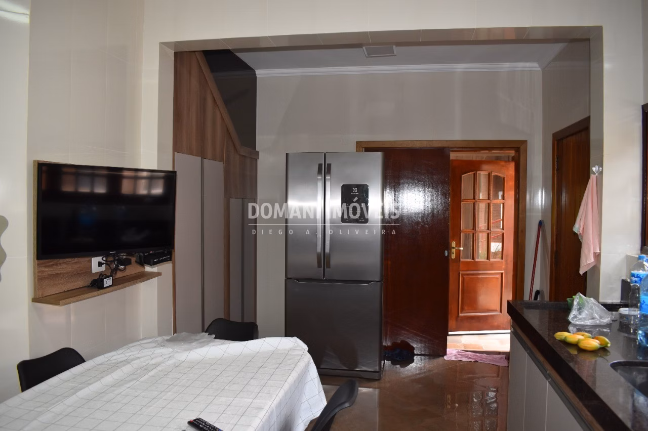 Casa de 1.430 m² em Campos do Jordão, SP