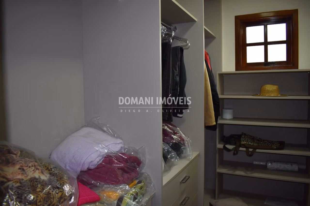 Casa de 1.430 m² em Campos do Jordão, SP