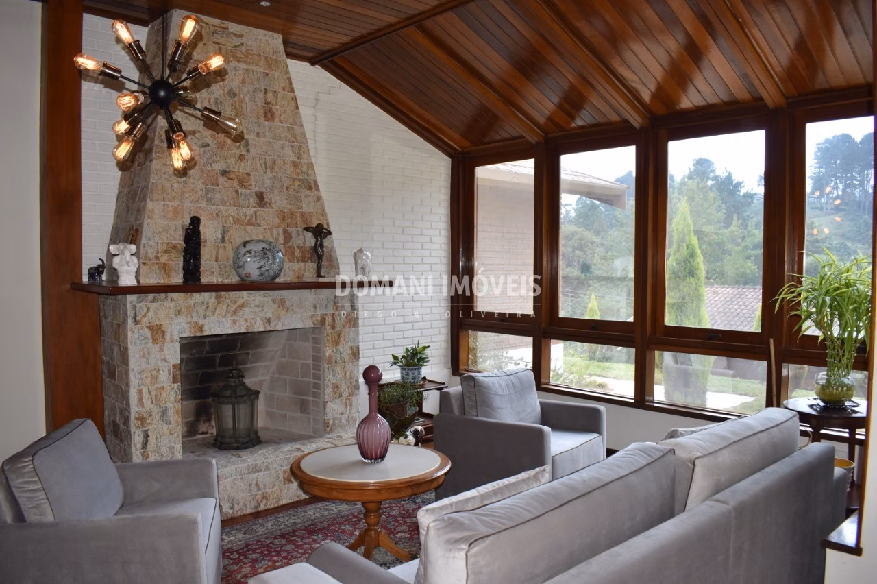 Casa de 1.430 m² em Campos do Jordão, SP