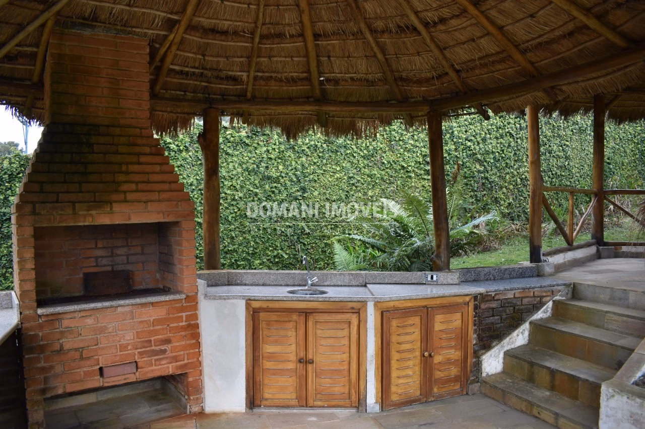 Casa de 1.430 m² em Campos do Jordão, SP