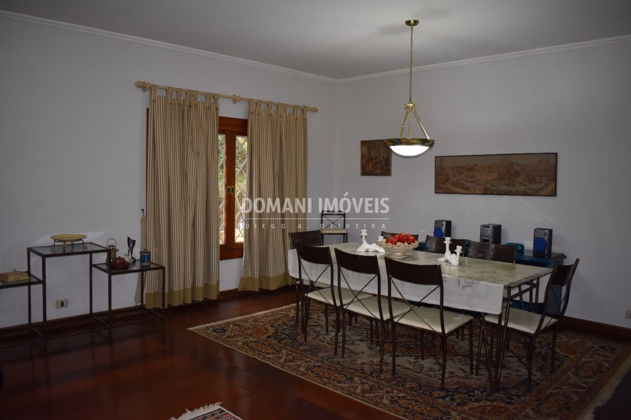 Casa de 2.030 m² em Campos do Jordão, SP
