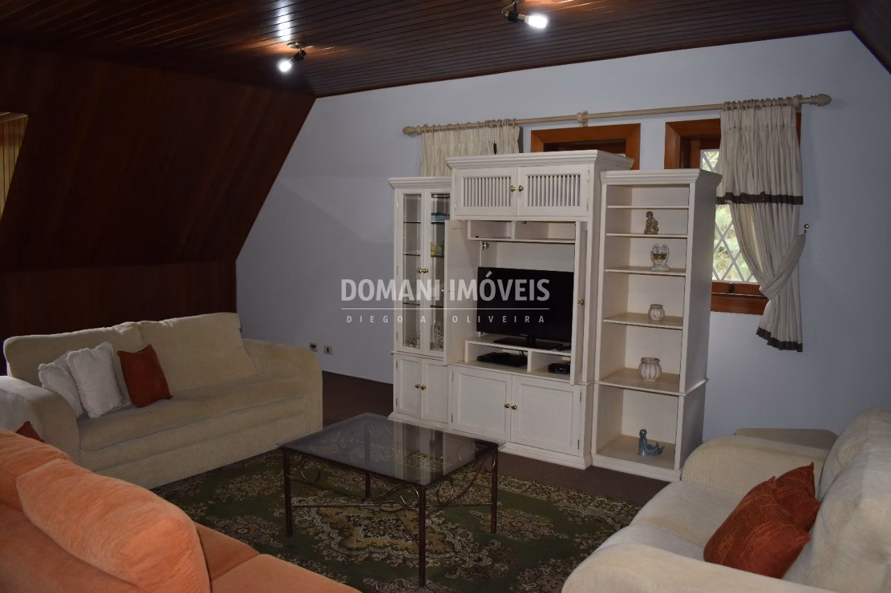 Casa de 2.030 m² em Campos do Jordão, SP