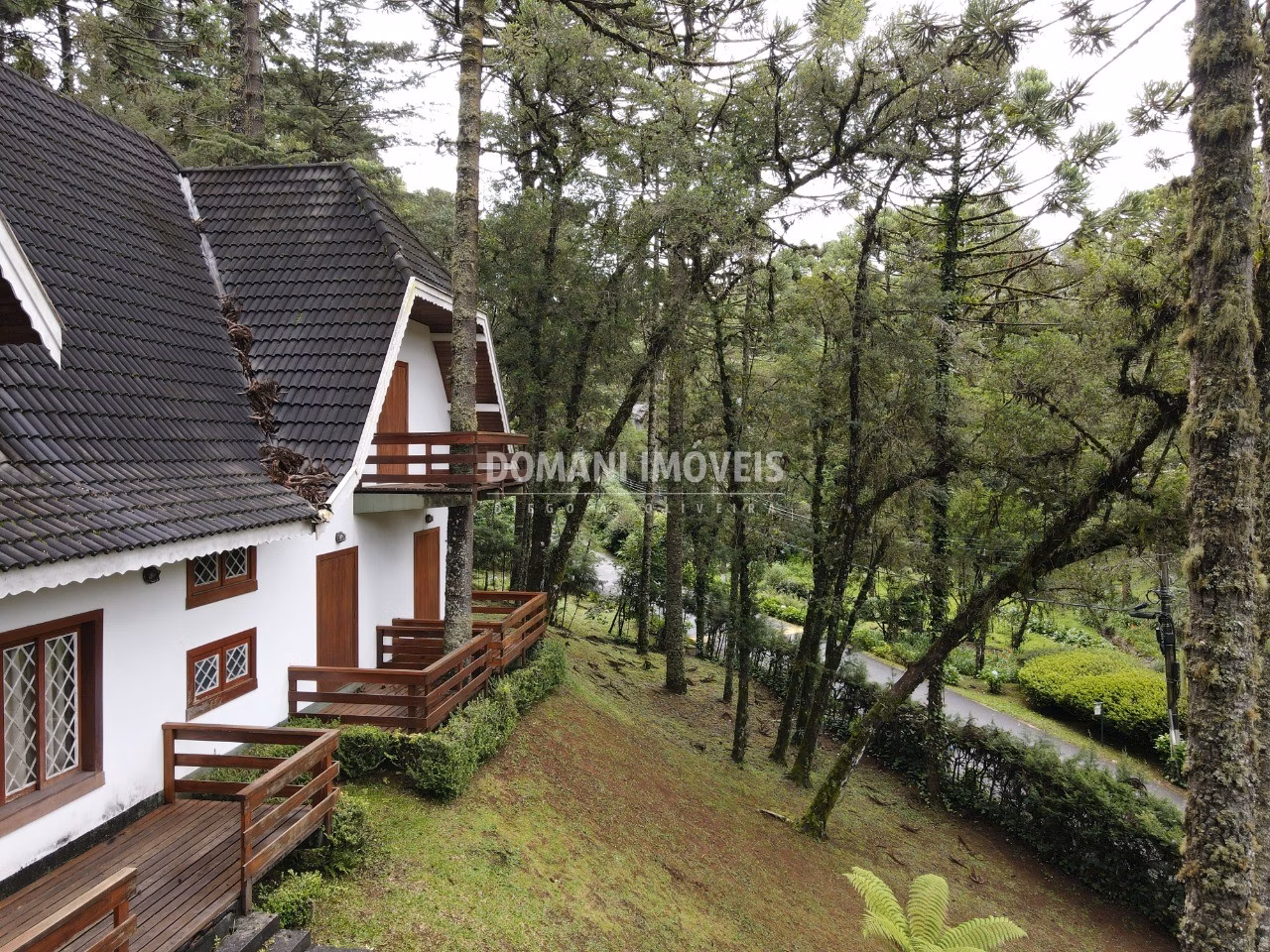 Casa de 2.030 m² em Campos do Jordão, SP
