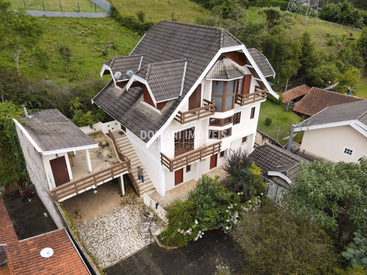 Casa de 698 m² em Campos do Jordão, SP