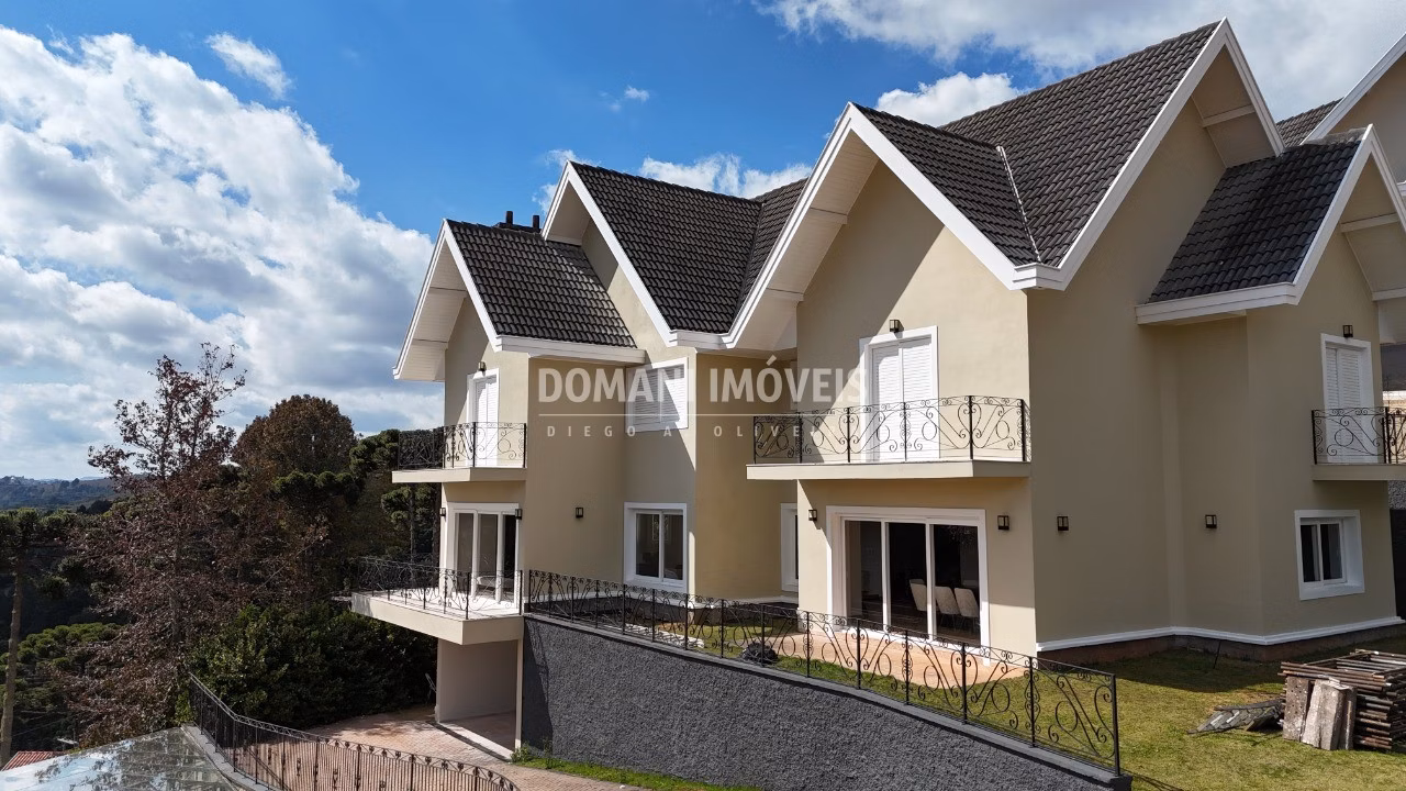 Casa de 1.030 m² em Campos do Jordão, SP