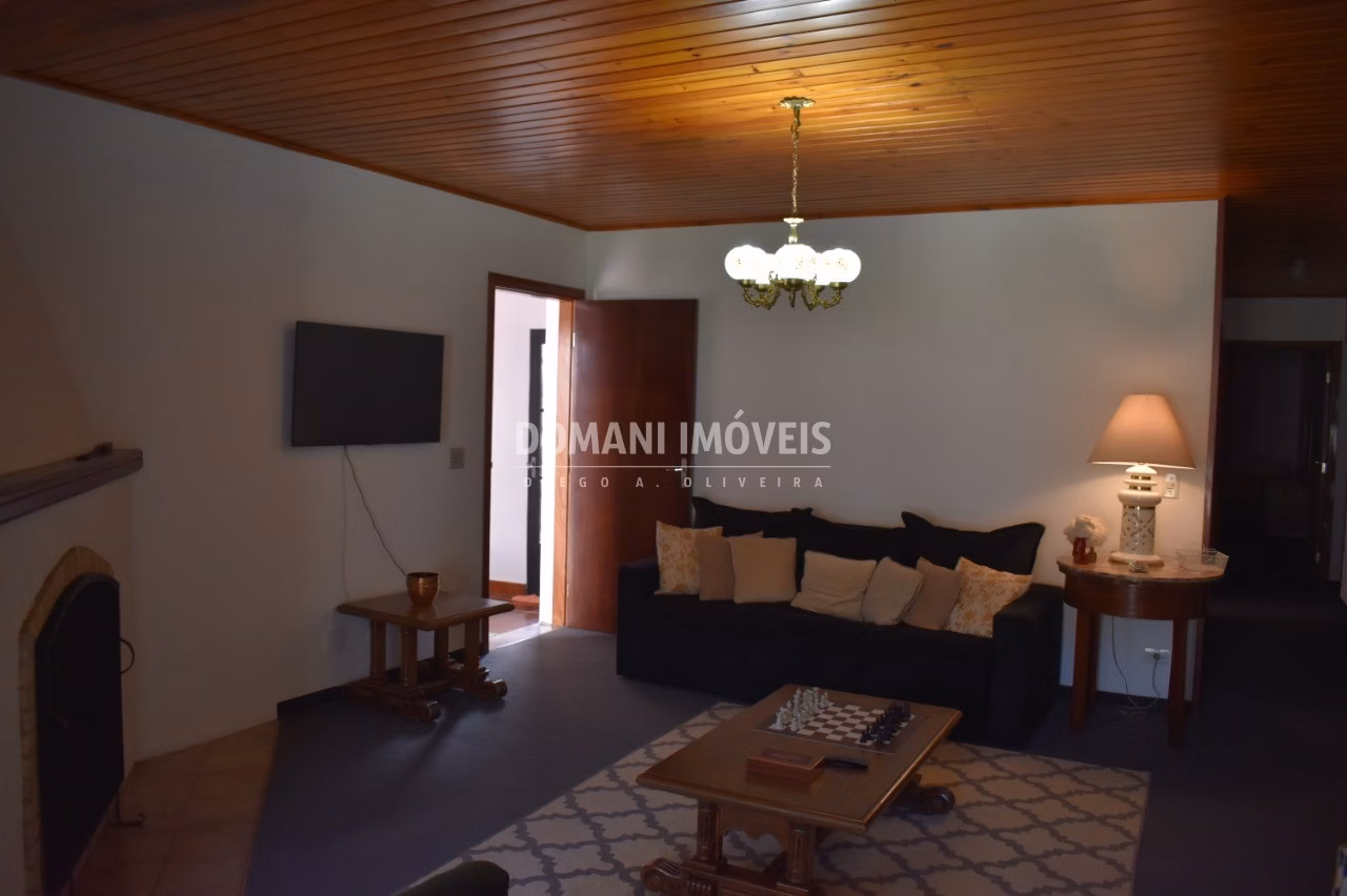 Casa de 560 m² em Campos do Jordão, SP