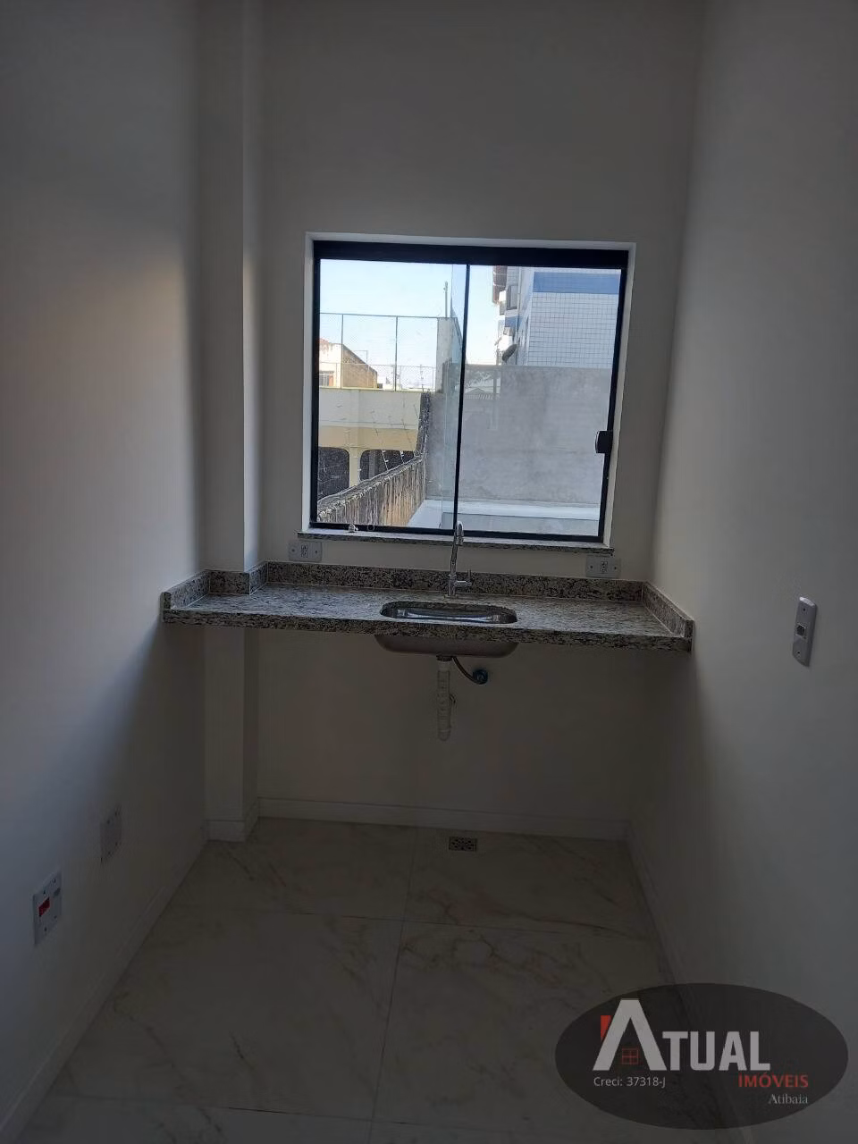 Comercial de 977 m² em Atibaia, SP