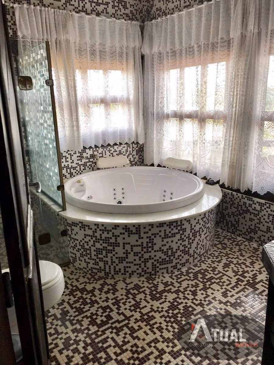 Casa de 1.621 m² em Piracaia, SP