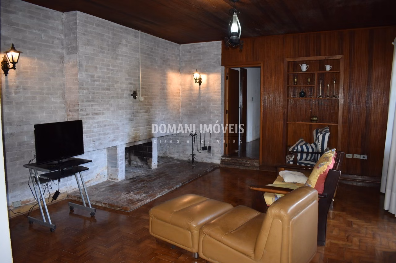 Casa de 1.080 m² em Campos do Jordão, SP