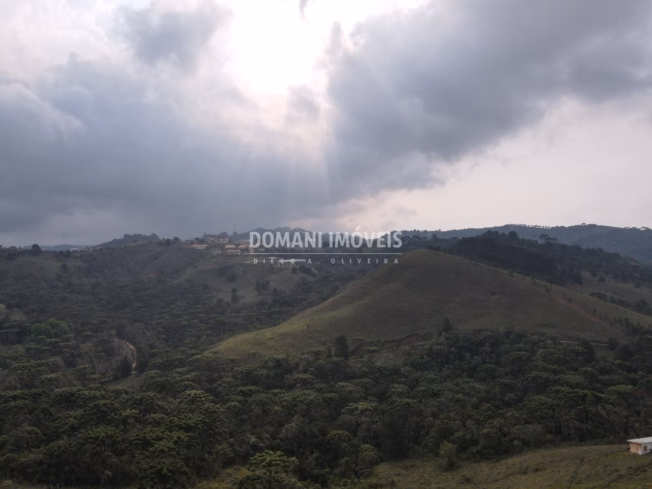 Terreno de 1.112 m² em Campos do Jordão, SP