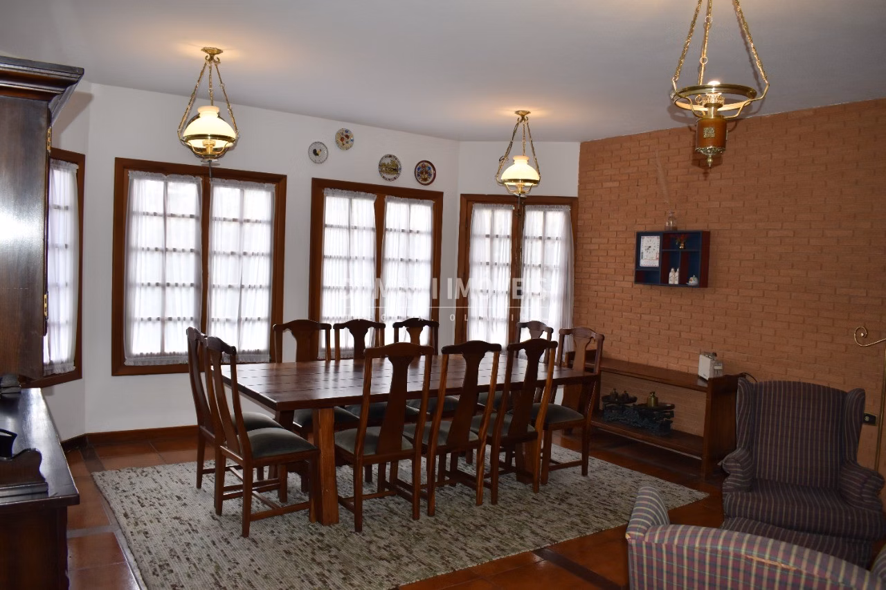 Casa de 2.550 m² em Campos do Jordão, SP