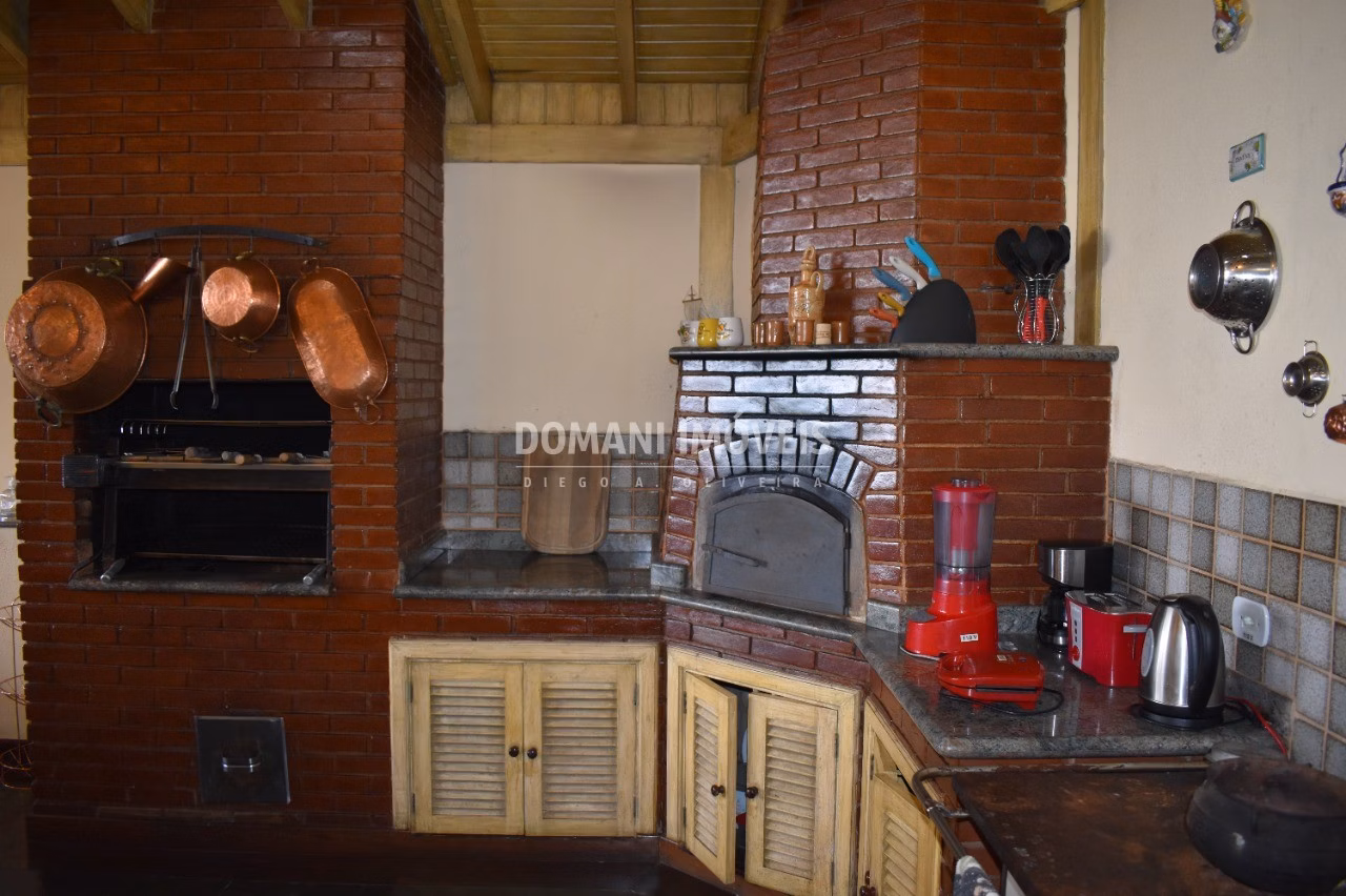 Casa de 1.430 m² em Campos do Jordão, SP